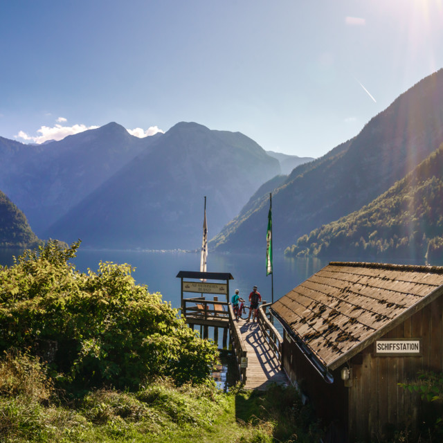 At the ship station on lake Hallstatt 