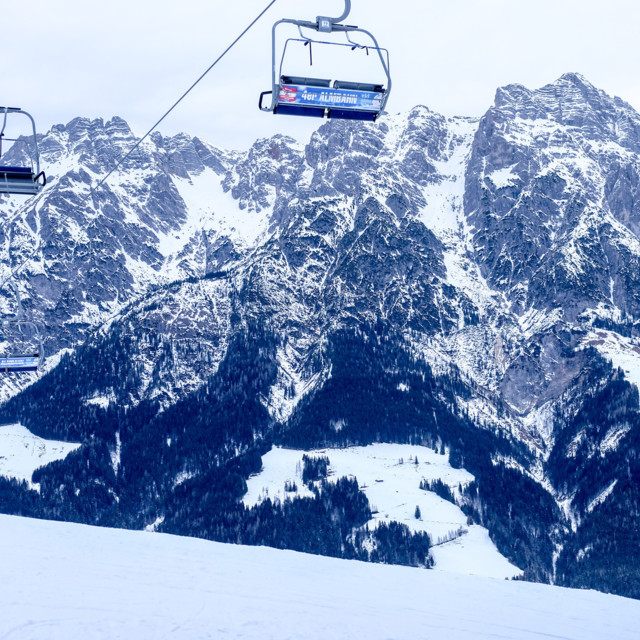     Chair lift with a view at Skicircus Saalbach Hinterglemm Leogang Fieberbrunn 