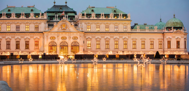     Christmas market in Vienna / Belvedere Palace 