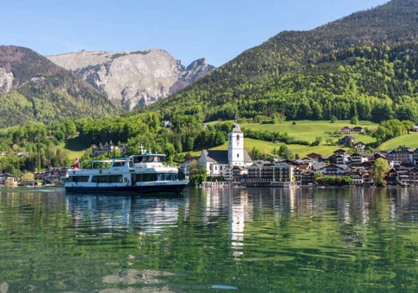     Shipping on the Wolfgangsee in front of the Schafberg / Schafberg / Wolfgangsee