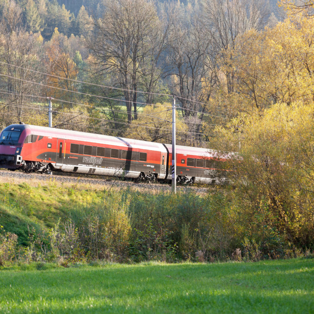快適なオーストリア連邦鉄道で巡る列車の旅