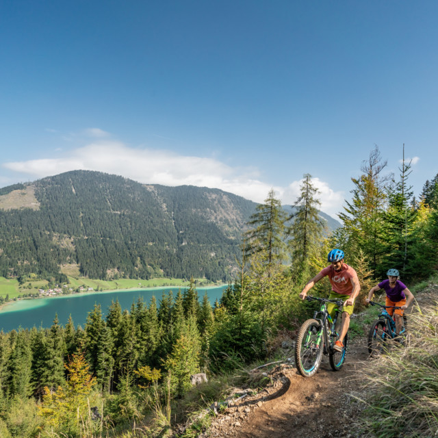 hoesten attent Pionier Mountainbiken am Weissensee inmitten der Kärntner Gailtaler Alpen