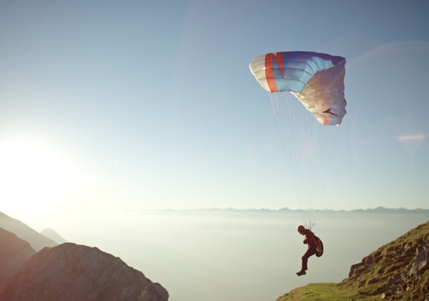     Paragleiter beim Absprung, Alpines Lebensgefühl / Nordkette