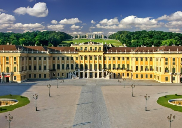     View to Schönbrunn Palace and the Gloriette / Schloß Schönbrunn