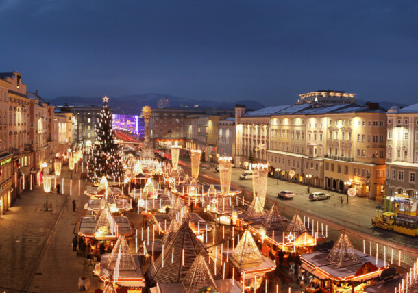 Christmas market on Linz's main square