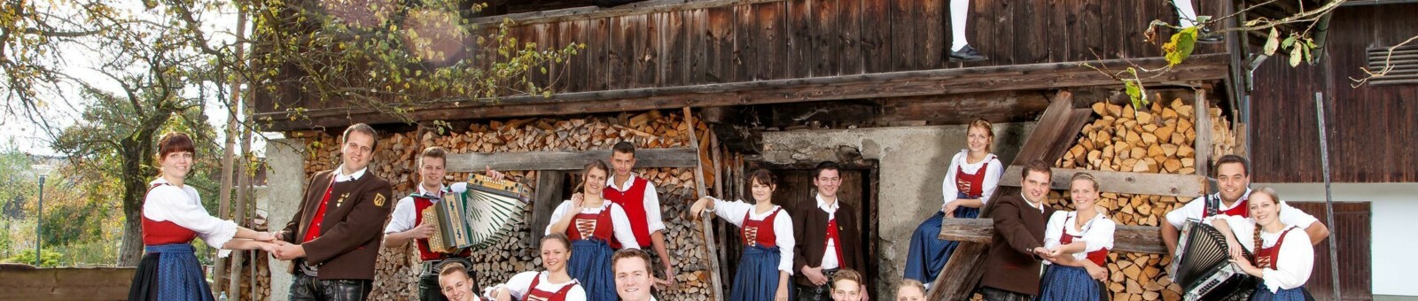     Schuhplattler D'Sonnwendler Tyrol 