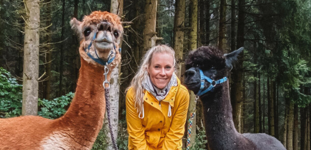     Influencerka Nina Zascheová na túre s lamami v regióne Waldviertel / Waldviertel