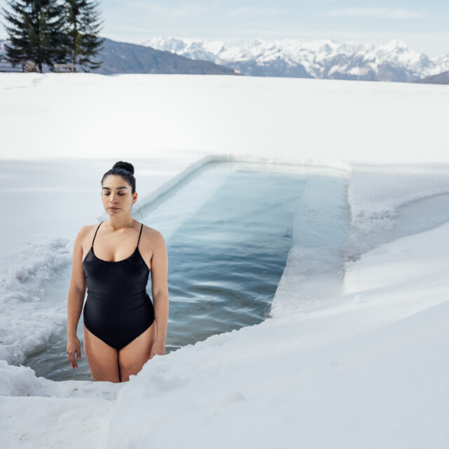 Bagno di ghiaccio - i benefici mentali e fisici dell'immersione in acqua  fredda anche in inverno