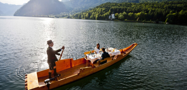                         Breakfast served on a boat (Plätte) at Lake Grundlsee                     