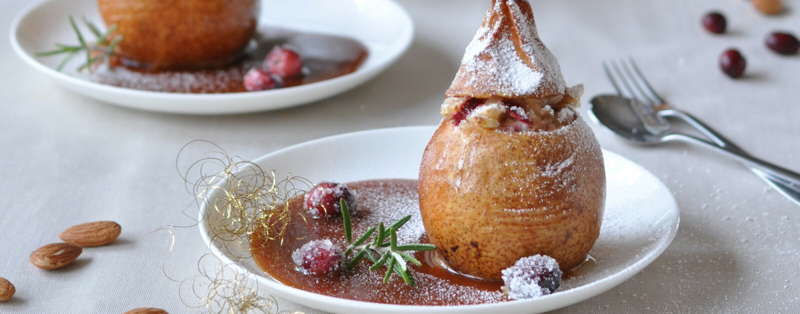 Rezept Bratbirne mit Marzipan-Cranberry-Füllung und Karamellsauce