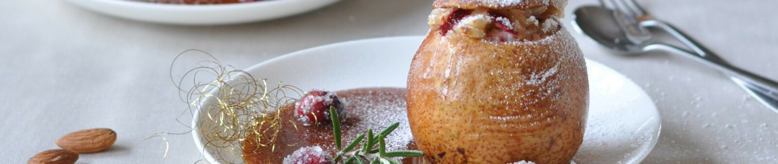 Rezept Bratbirne mit Marzipan-Cranberry-Füllung und Karamellsauce