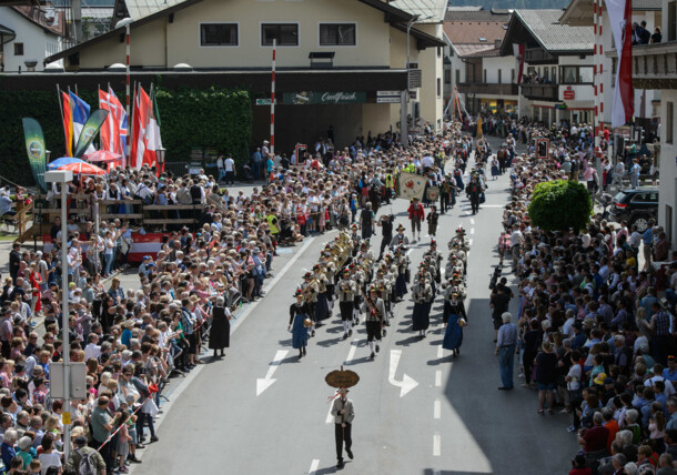     Grand parade as part of the Gauder Festivities 