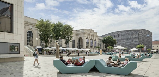     MuseumsQuartier Haupthof / MuseumsQuartier, Wien