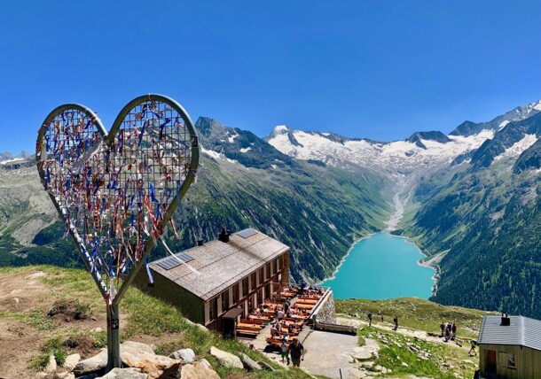     Olpererhütte mountain hut in the Zillertal 