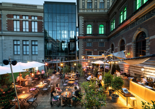     MAK (Museum of Applied Arts) Restaurant Salonplafond / MAK - Museum of Applied Arts