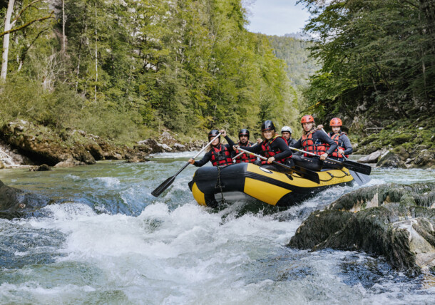     Menschen am Wasser, Rafting im Nationalpark Gesäuse / Gesäuse