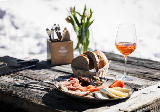    Snacks and aperitifs, culinary delights in the Zillertal 